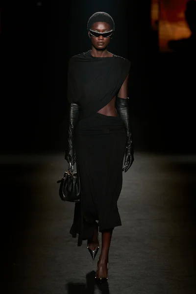 Look 4
